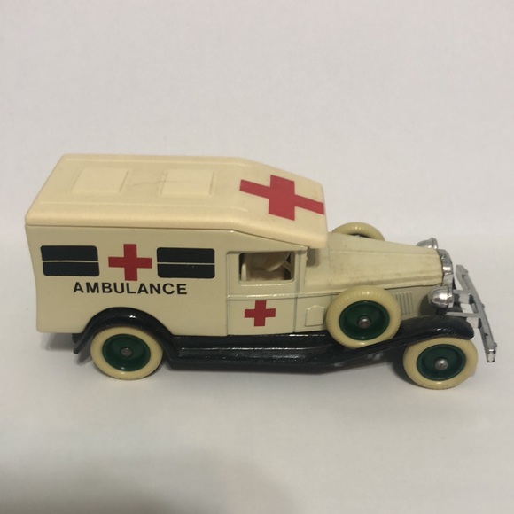 AMBULANCE by LlEDO ENGLAND “DAYS GONE” - Picture 6 of 8